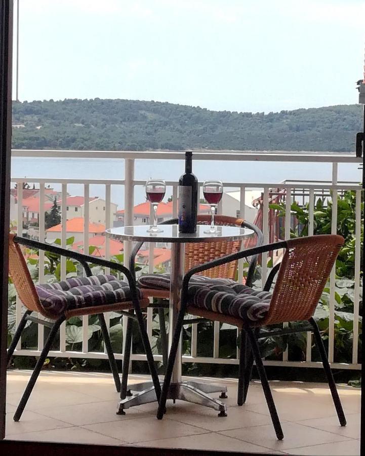 Apartment Mia - Spacious Apartment On 85 M2 With Beautiful Sea View Trogir Exterior foto