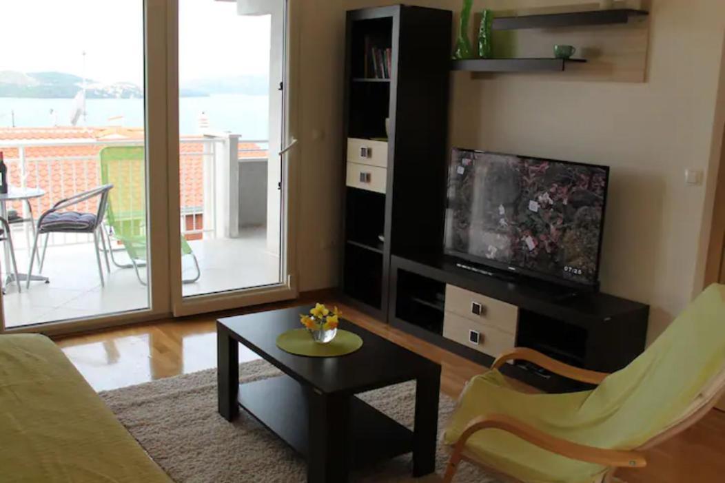 Apartment Mia - Spacious Apartment On 85 M2 With Beautiful Sea View Trogir Exterior foto