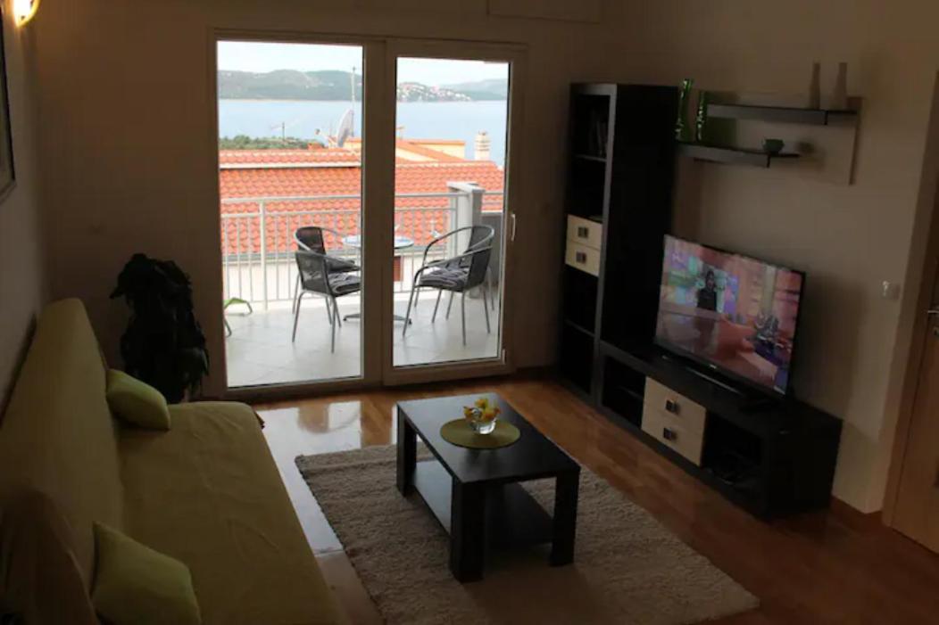 Apartment Mia - Spacious Apartment On 85 M2 With Beautiful Sea View Trogir Exterior foto