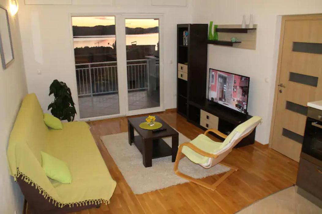 Apartment Mia - Spacious Apartment On 85 M2 With Beautiful Sea View Trogir Exterior foto