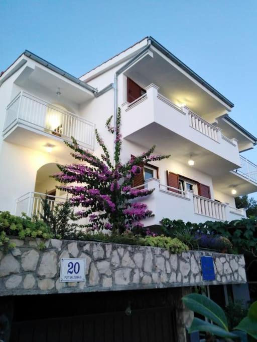 Apartment Mia - Spacious Apartment On 85 M2 With Beautiful Sea View Trogir Exterior foto