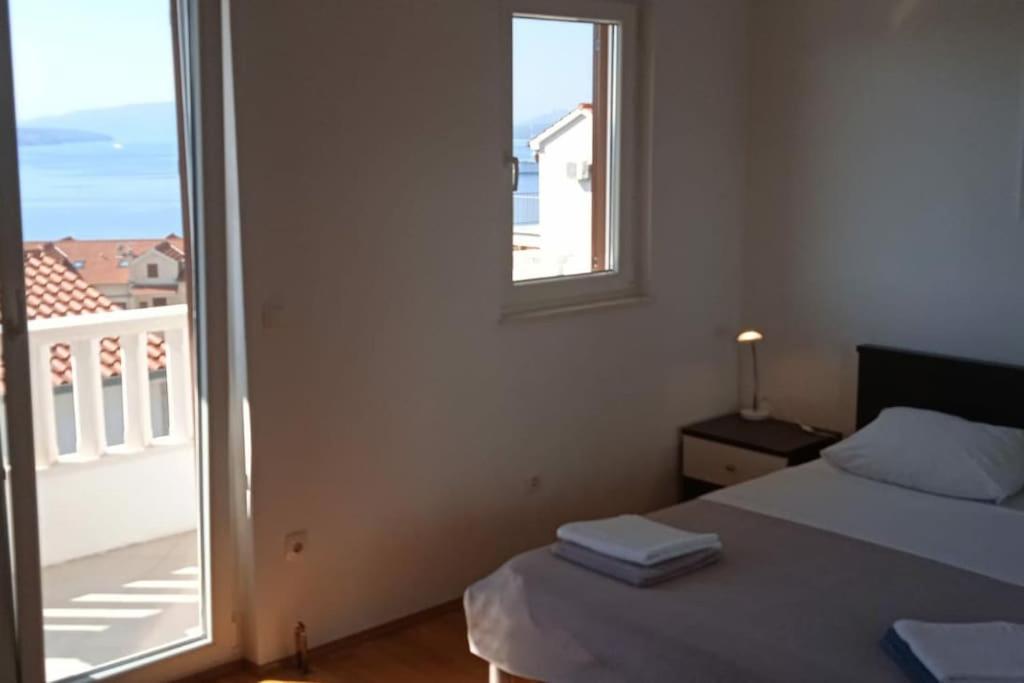 Apartment Mia - Spacious Apartment On 85 M2 With Beautiful Sea View Trogir Exterior foto