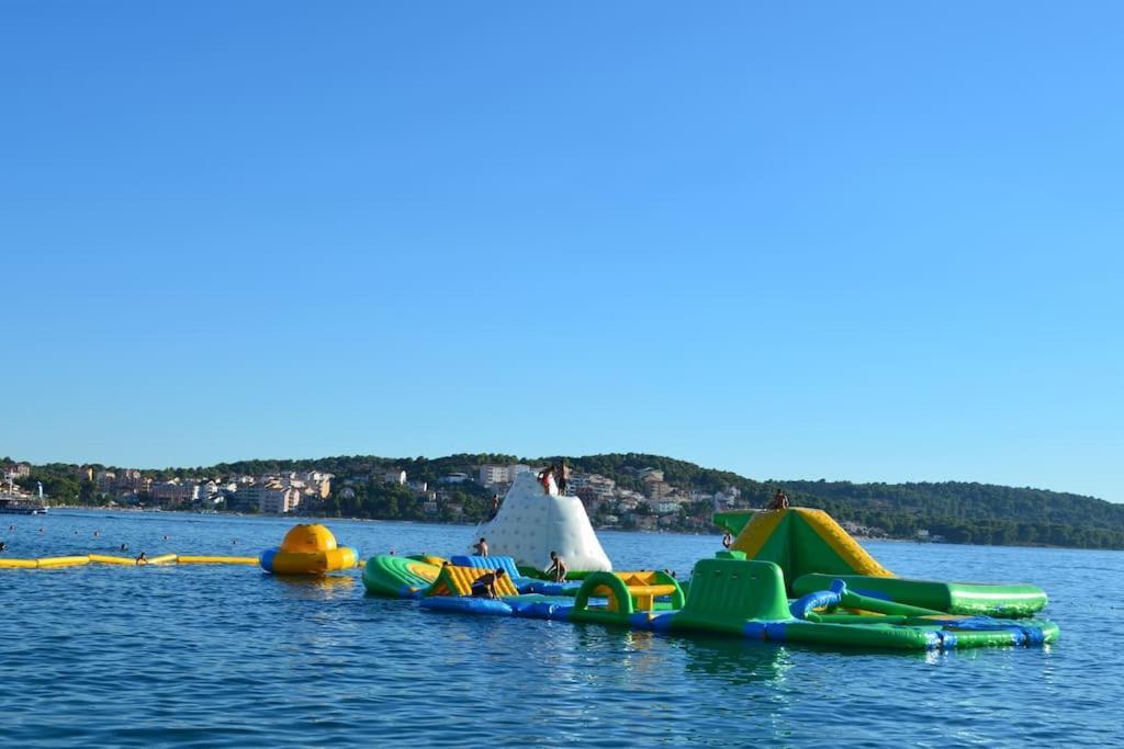 Apartment Mia - Spacious Apartment On 85 M2 With Beautiful Sea View Trogir Exterior foto