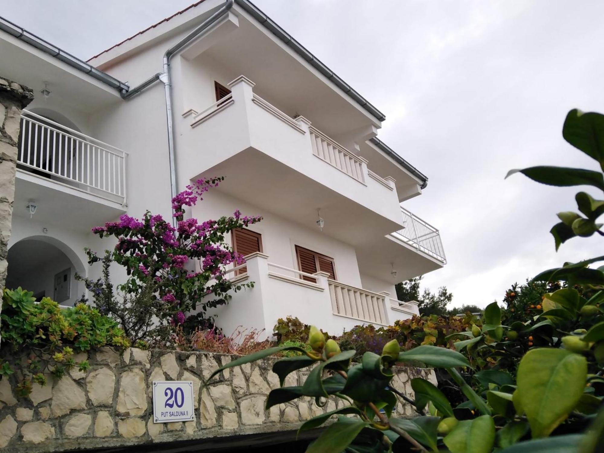 Apartment Mia - Spacious Apartment On 85 M2 With Beautiful Sea View Trogir Exterior foto