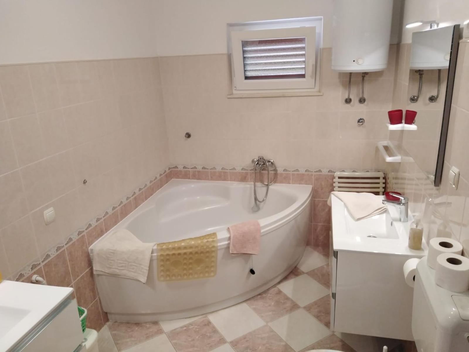 Apartment Mia - Spacious Apartment On 85 M2 With Beautiful Sea View Trogir Exterior foto