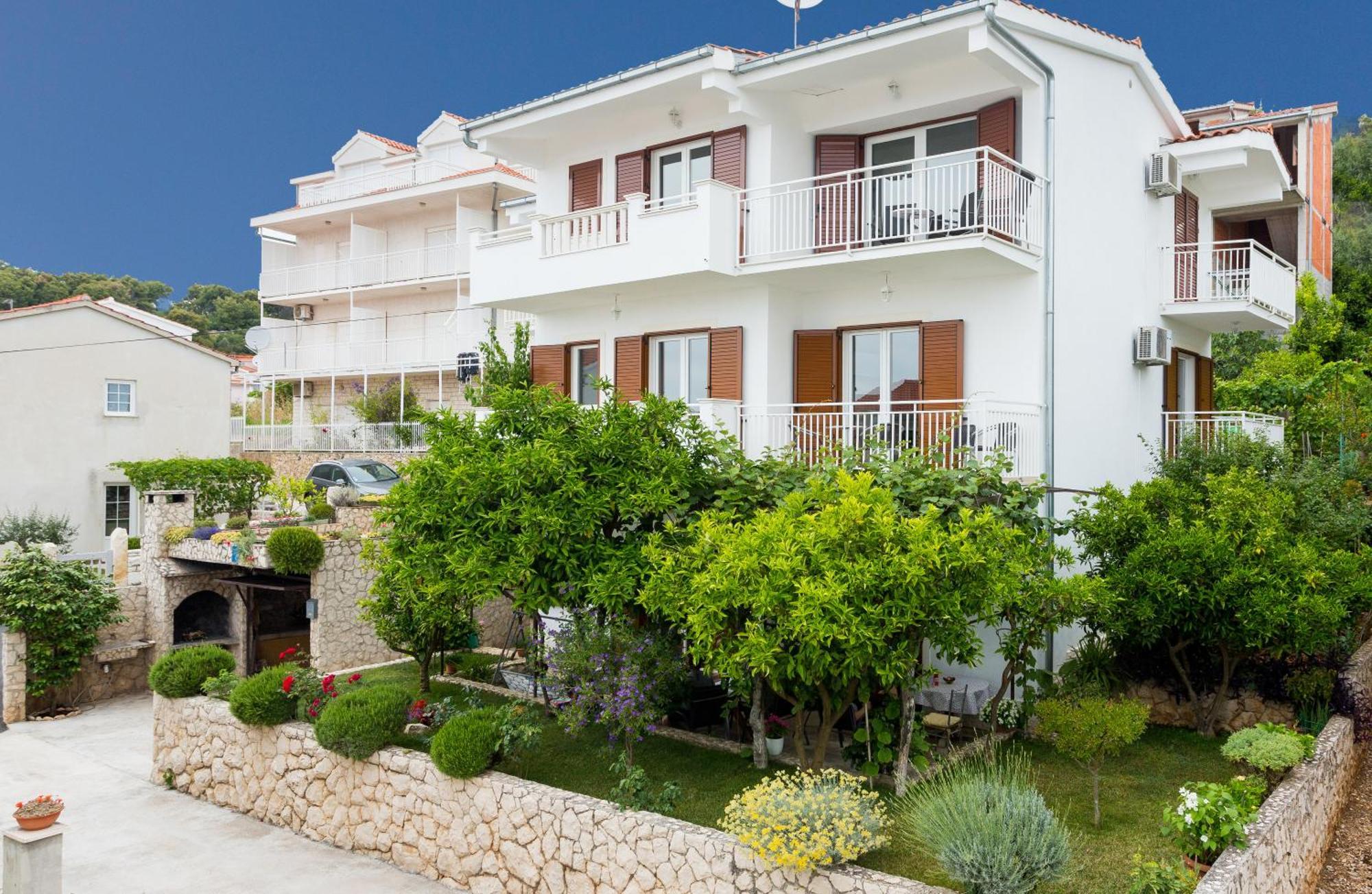 Apartment Mia - Spacious Apartment On 85 M2 With Beautiful Sea View Trogir Exterior foto