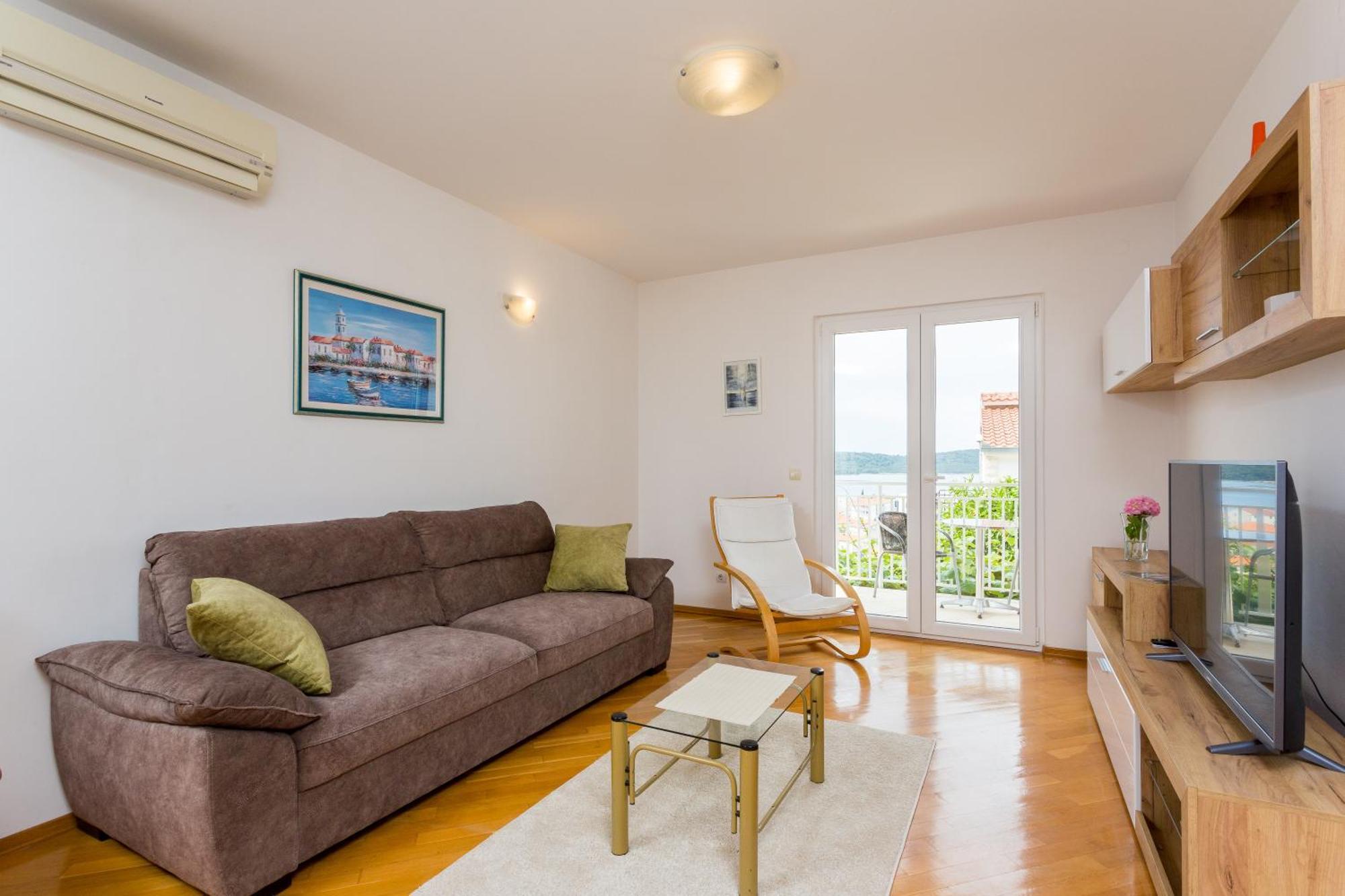 Apartment Mia - Spacious Apartment On 85 M2 With Beautiful Sea View Trogir Exterior foto