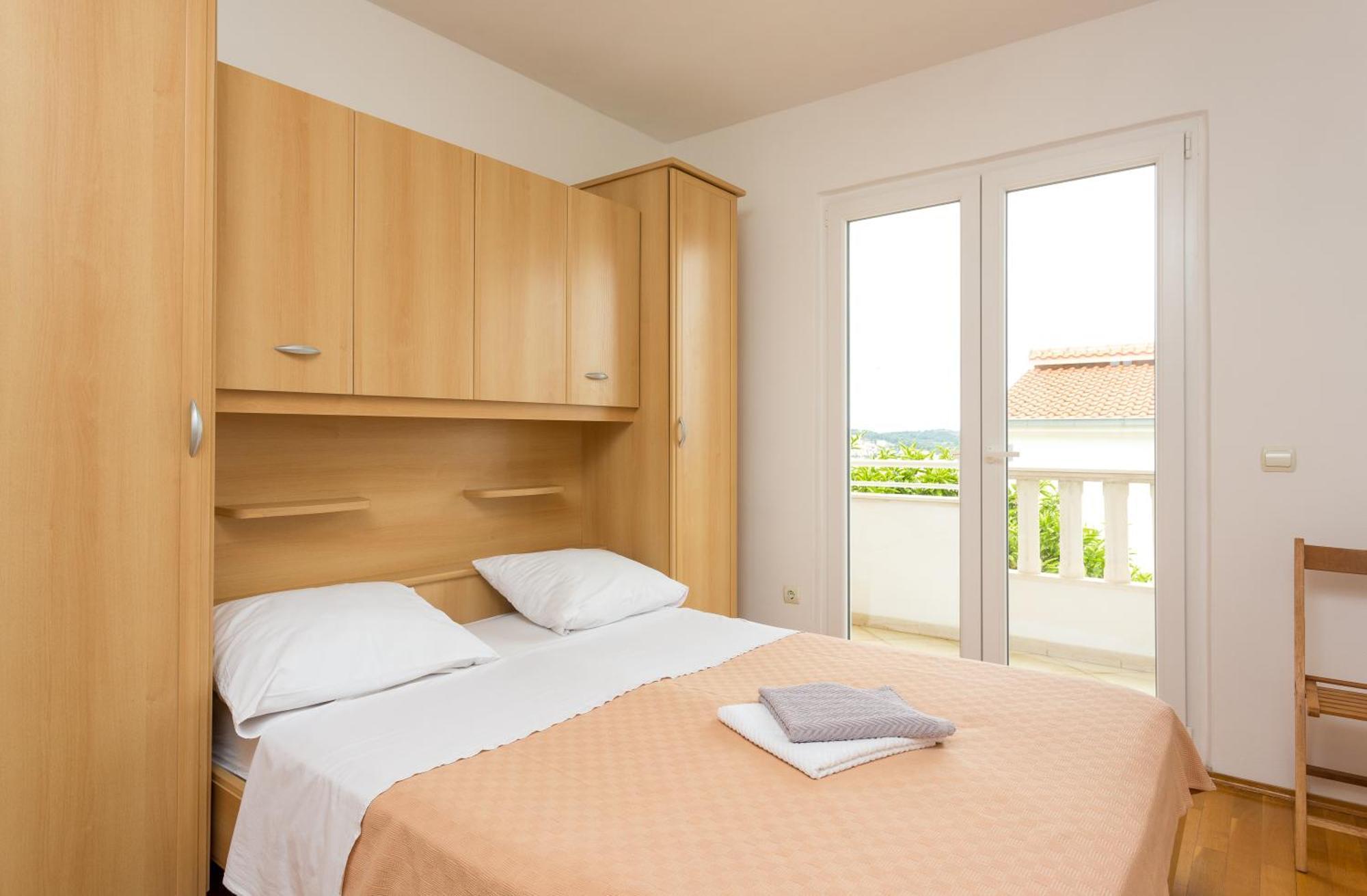 Apartment Mia - Spacious Apartment On 85 M2 With Beautiful Sea View Trogir Exterior foto