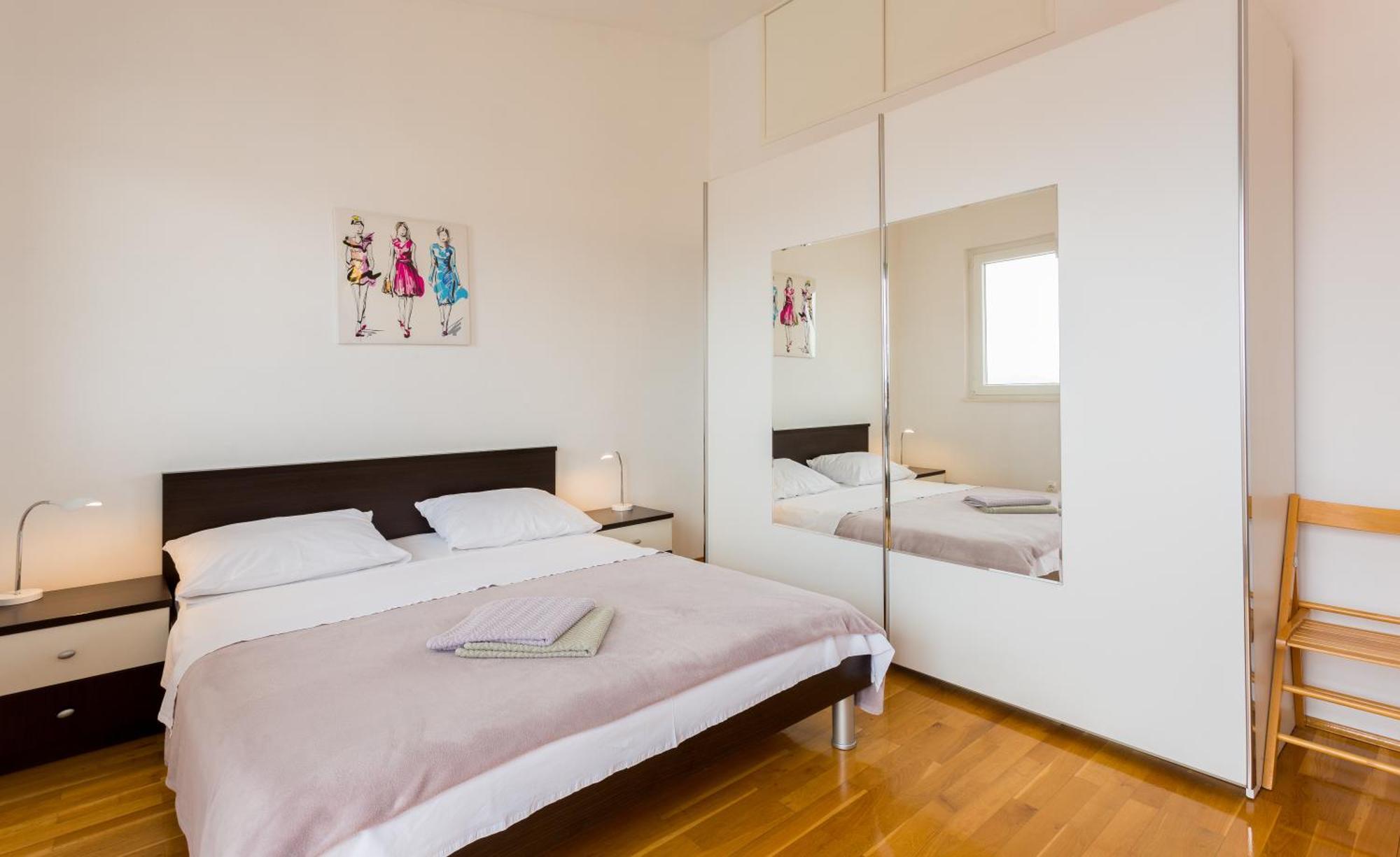 Apartment Mia - Spacious Apartment On 85 M2 With Beautiful Sea View Trogir Exterior foto
