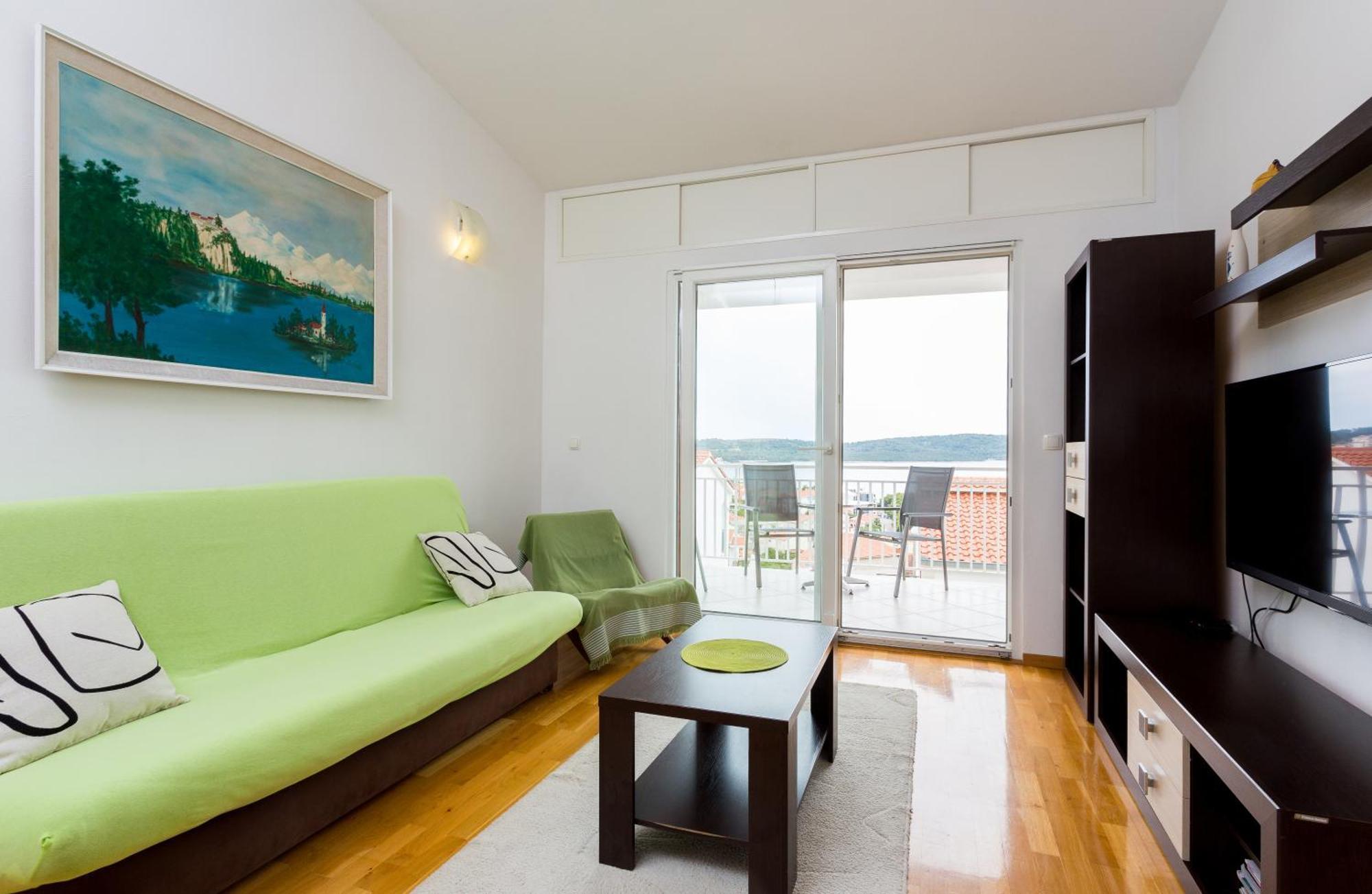 Apartment Mia - Spacious Apartment On 85 M2 With Beautiful Sea View Trogir Exterior foto