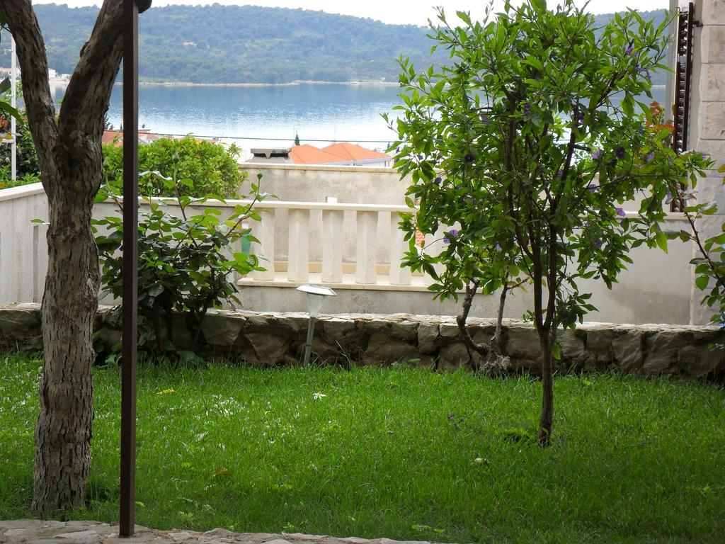 Apartment Mia - Spacious Apartment On 85 M2 With Beautiful Sea View Trogir Exterior foto
